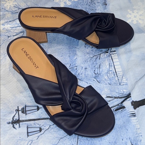 NWT!! Size 9W Lane Bryant Navy Satin Mules - Picture 6 of 13